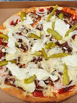 Dönerpizza Mit Peperoni Und Knoblauchsoße